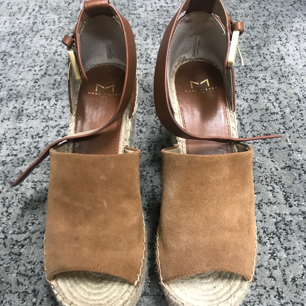 Marc Fisher cognac platforms 9